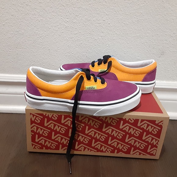 Vans - Picture 2 of 4